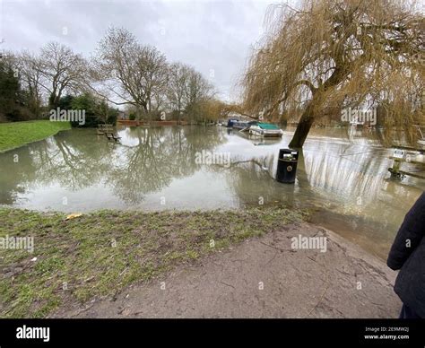 Cookham Flooding 2021 Stock Photo - Alamy