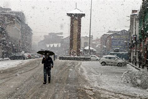 Kashmir capital city Srinagar receives season's first snowfall