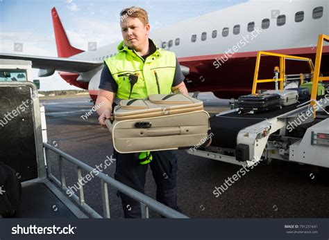 221 Airport Service Loader Workers Images, Stock Photos, 3D objects ...