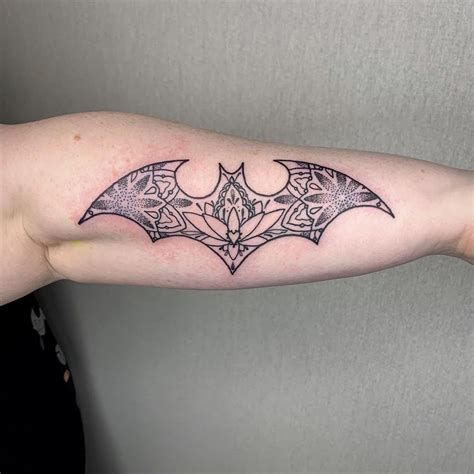 Share 75+ batman sign tattoo latest - thtantai2