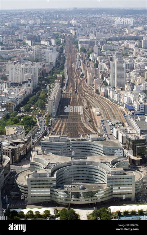 Gare Montparnasse railway station view from Montparnasse tower (Tour Montparnasse Stock Photo ...