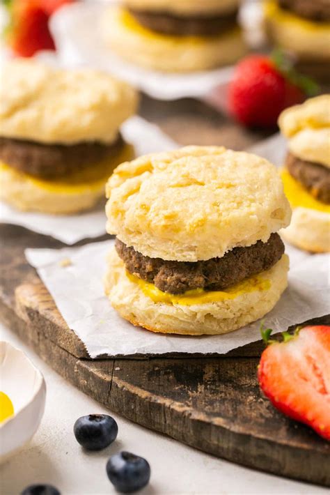 Mini Healthy Sausage Biscuits (Homemade + Freezer Friendly!) | Lauren Fit Foodie