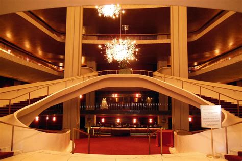 05-01 The Metropolitan Opera House Inside Entrance With Stairs And Crystal Chandeliers In ...