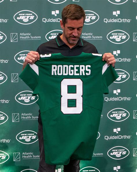 Aaron Rodgers Plans To Remain With Jets Beyond 2023