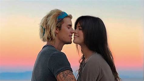 Romantic Moments Between Selena Gomez and Justin Bieber | IWMBuzz