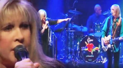 Stevie Nicks & Tom Petty Play "Stop Draggin' My Heart Around" For First Time In 30 Years