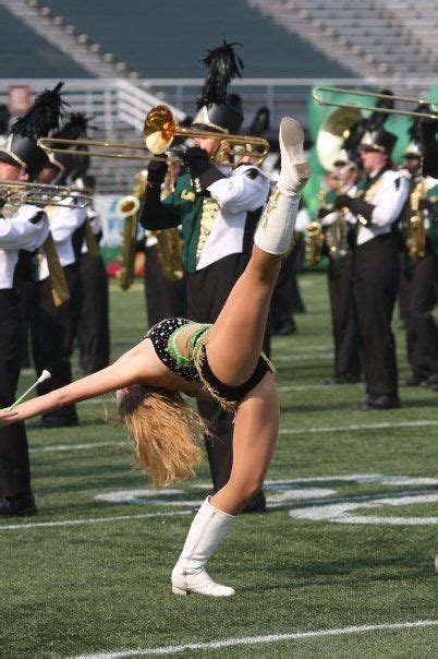 UAB Majorette doing a layback. Cheerleader Girl, Hot Cheerleaders ...