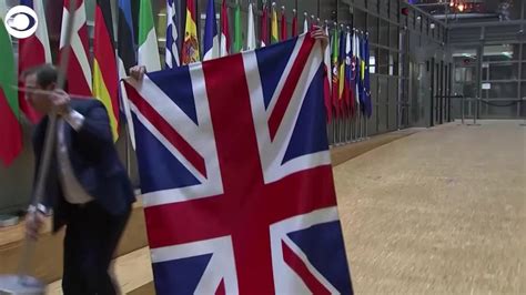 BREXIT DAY: British flag taken down as United Kingdom leaves European Union | KLAS