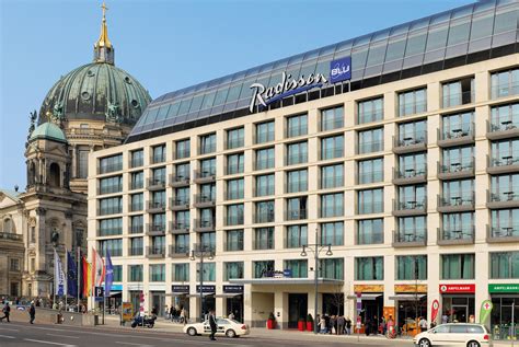 Radisson Blu Berlin - The Home Of The Largest Freestanding, Cylindrical Aquarium