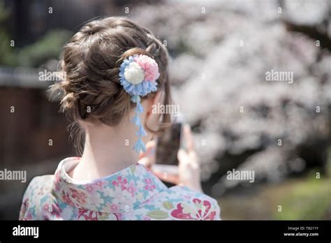 Cherry blossoms in Gion Kyoto Stock Photo - Alamy