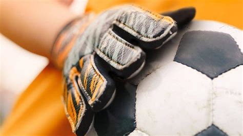 10 Best Football Lineman Gloves for a Winning Season