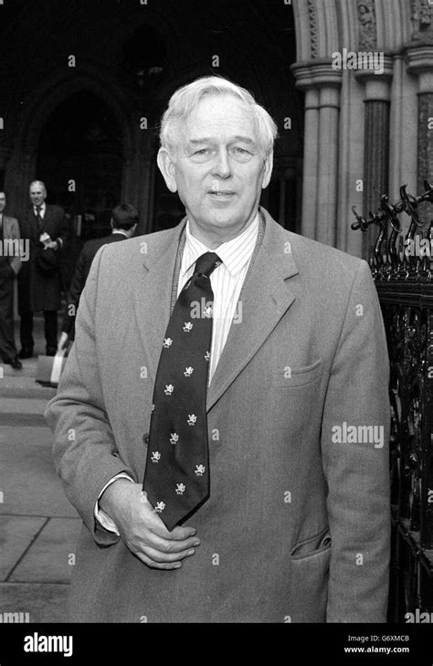 Norris mcwhirter and ross mcwhirter hi-res stock photography and images - Alamy