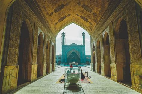 20 Fun Things To Do In Isfahan Iran: Persian Architecture Extravaganza