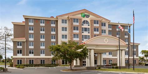 Hotel in Fort Myers FL | Holiday Inn Express Fort Myers - The Forum