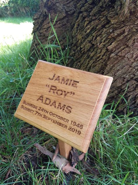 Oak memorial plaque Tree Dedication Plaque Memorial Garden | Etsy