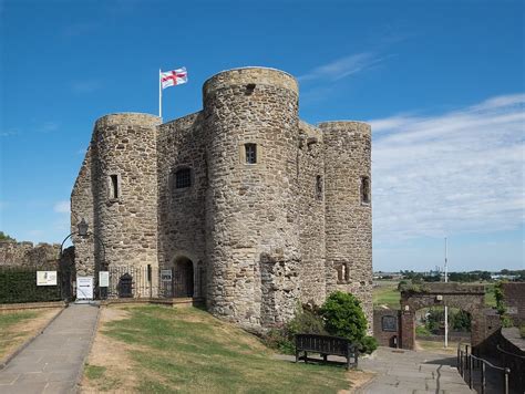 Explore the Historic Castles and Country Houses in East Sussex - Visit European Castles