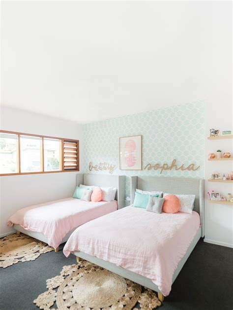 9 Super-Stylish Kids' Spaces to Take Inspiration From | Twin girl bedrooms, Shared girls bedroom ...