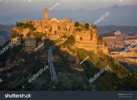 Etruscan Old Town Civita Di Bagnoregio Stock Photo 409571860 | Shutterstock