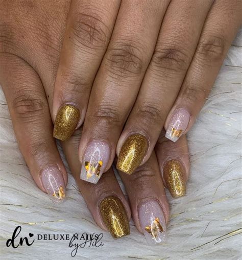 19 Cute & Classy Gold Glitter Nails to Feel Chic