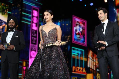 Alia Bhatt at IIFA Awards Bollywood Actors, Bollywood Celebrities ...