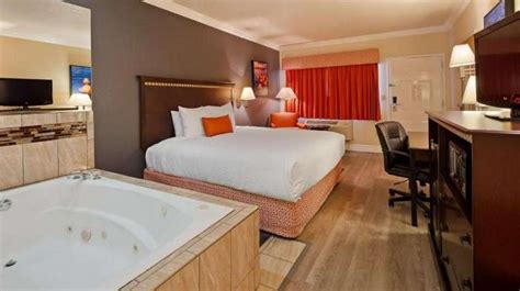 6 Hotels With Hot Tub In Room In El Paso, TX