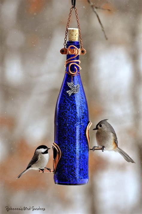 the garden-roof coop: DIY Wine Bottle Bird-Feeders