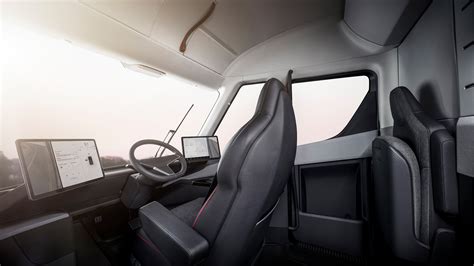 First Tesla Semi Interior Video Shows the Life of a 2020 Trucker - autoevolution