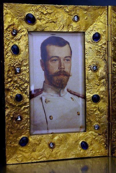 Gold nugget frame of Tsar Nicholas II | Picture frames for sale, Faberge, Gold picture frames