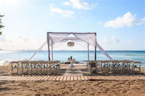 Weddings at Dreams Sands Cancun Resort | Our Review 2024