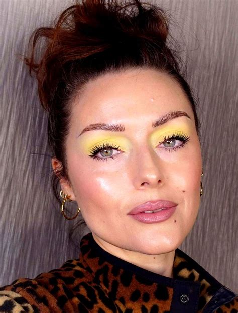 Katie Jane Hughes pastel yellow eyeshadow makeup look | Coachella makeup, Yellow eyeshadow ...