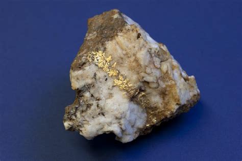 Native gold in quartz vein – Geology Pics