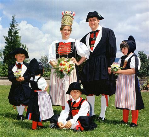 FolkCostume&Embroidery: Overview of Swiss Costume