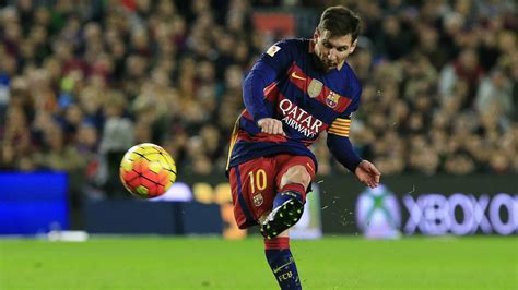 Messi Hd Wallpapers 1080p 2015 - Lionel Messi Kicking Ball- WallpaperUse