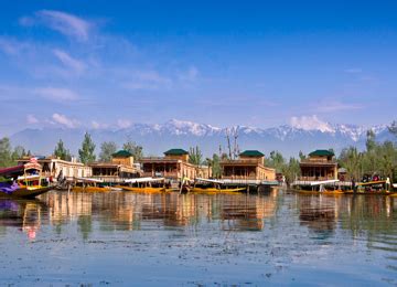 Jammu Kashmir Houseboat Tour Packages - Kashmir Houseboat Booking