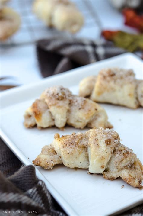 Vanilla Walnut Crescent Cookies | Fall Baking Week | anderson + grant