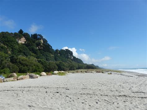 The Wandering Tops: Whakatane