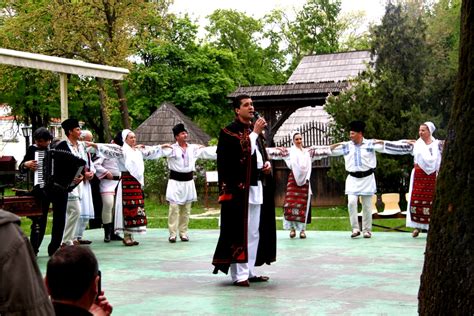 Traditional Romanian costumes at a folklore concert | Travel Moments In ...