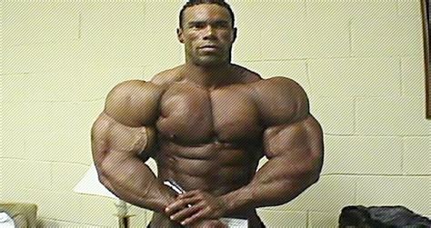 THROWBACK: Prime Kevin Levrone Training & Posing!