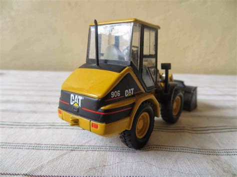 My Model Garage: Norscot CAT 906 Loader