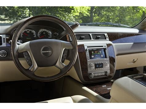 2013 GMC Yukon Hybrid: 16 Interior Photos | U.S. News