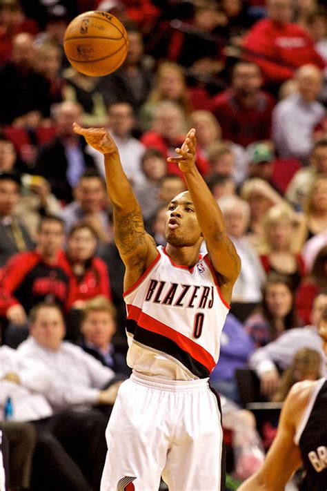 Damian Lillard breaks rookie record for three-pointers