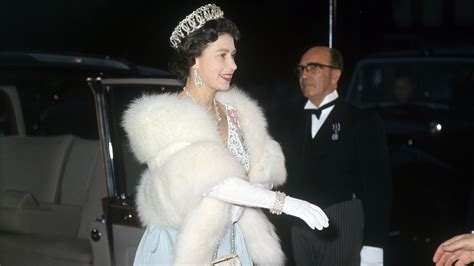 Royal outfits: Queen Elizabeth II's fashion legacy composed of frock ...