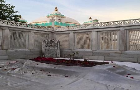 Tomb Of Mughal Emperor Aurangzeb, Khuldabad | Ticket Price | Timings ...