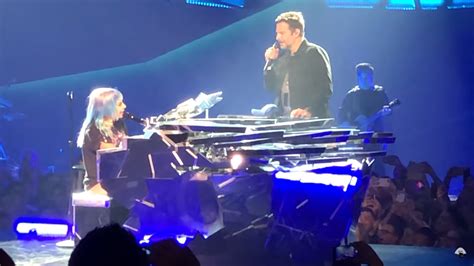 Bradley Cooper & Lady Gaga Perform ‘Shallow’ In Las Vegas