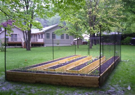 10+ Garden Fence Ideas That Truly Creative, Inspiring, and Low-cost | Fenced vegetable garden ...