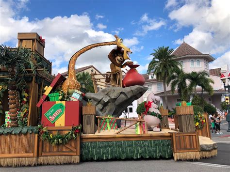 PHOTOS: "Madagascar" Favorites Debut in "Universal's Holiday Character Celebration" at Universal ...