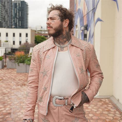 The Story Behind Post Malone’s Baby Pink Grammys Suit | Vogue