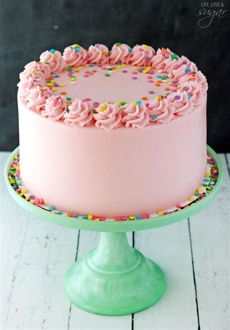 7 Easy Cake Decorating Trends For Beginners - MommyThrives | Smooth ...