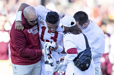 Alabama QB Tua Tagovailoa's Hip Injury Is Reportedly 'Very Serious' And ...