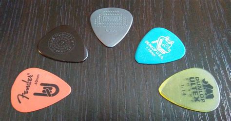 Electric Guitar Picks: 9 Different Guitar Pick Materials Compared